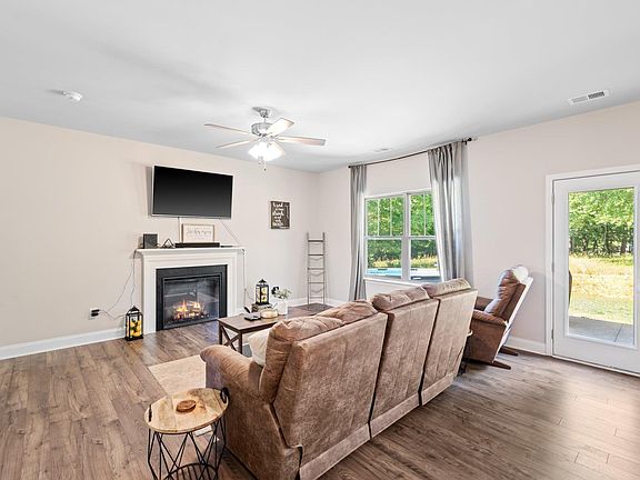 5th image of 9 Boyden Dr