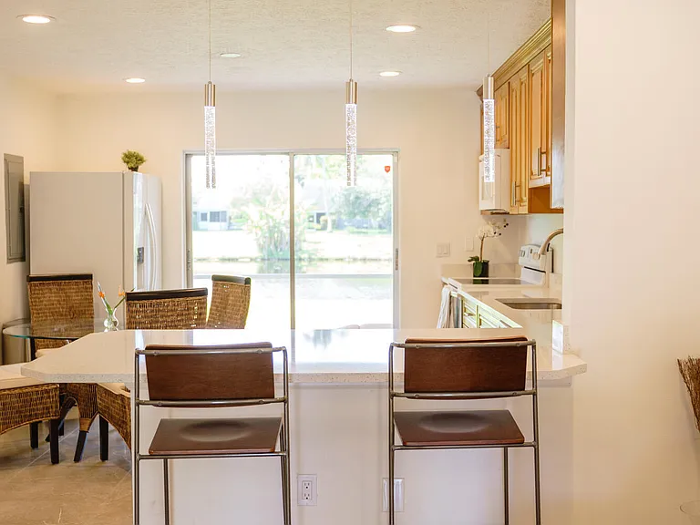 1425 Riverside Cir — Photo 35