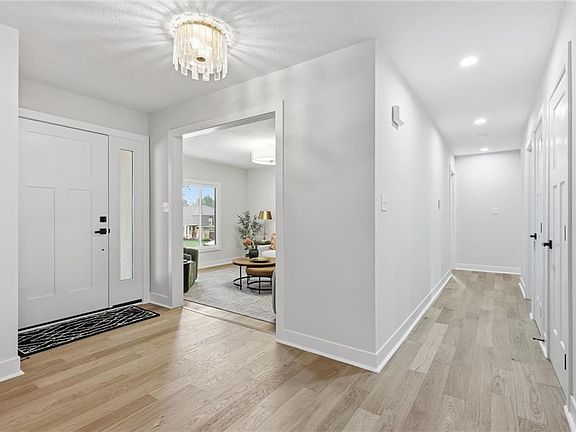 5th image of 7523 W 98th Ter
