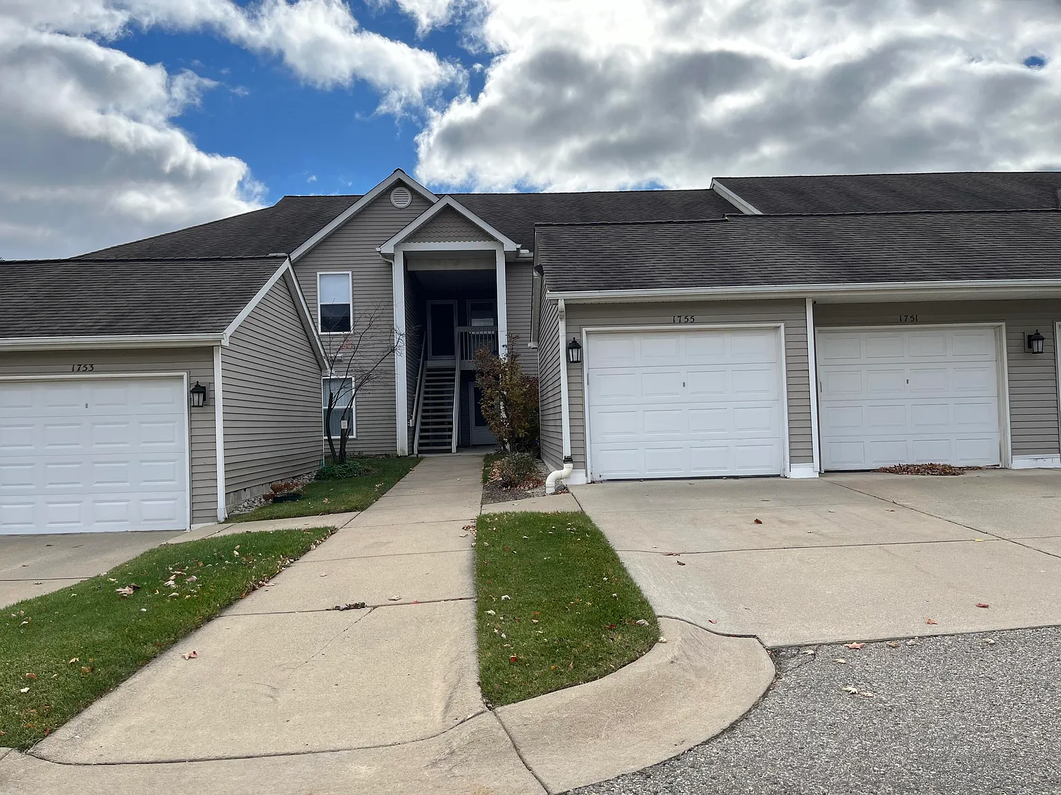1755 Weatherstone Dr photo 1