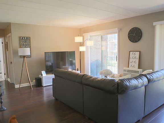 3rd image of 1001 N Mill St APT 201