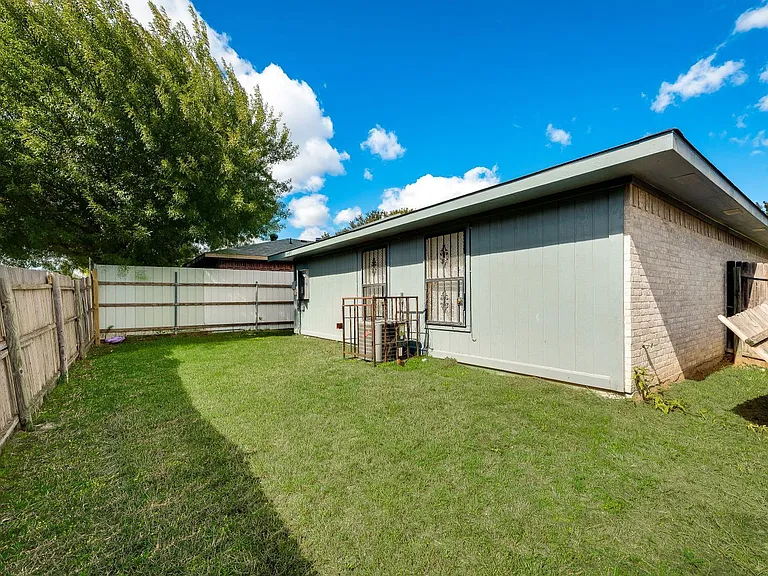 10340 Blackjack Oaks Dr — Photo 17