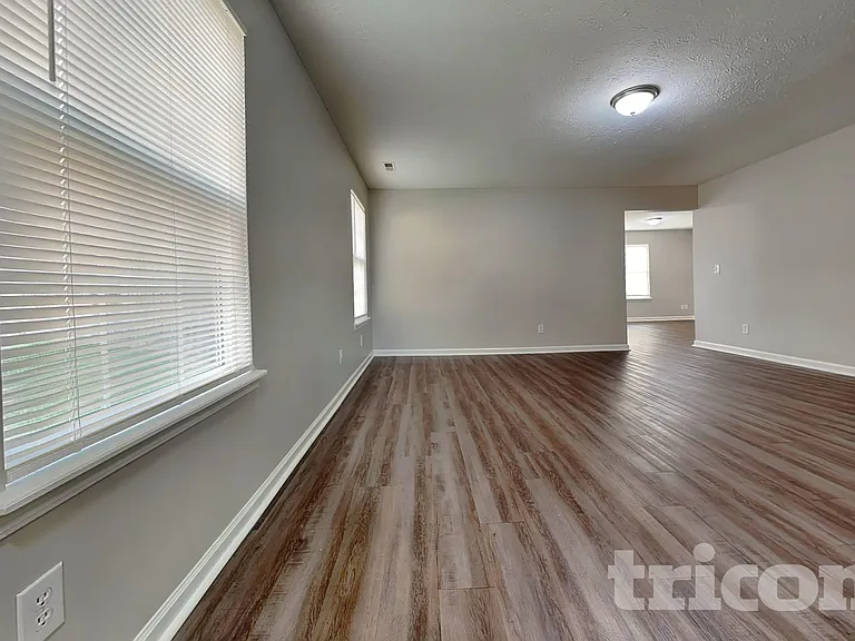 3846 Nuthatcher Dr — Photo 2