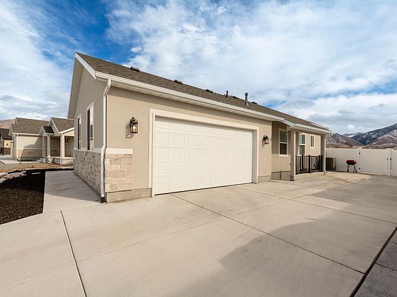 3rd image of 1154 Berra Blvd