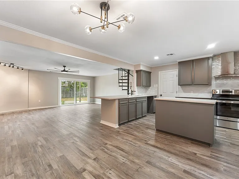 4937 Holmes Dr — Photo 6
