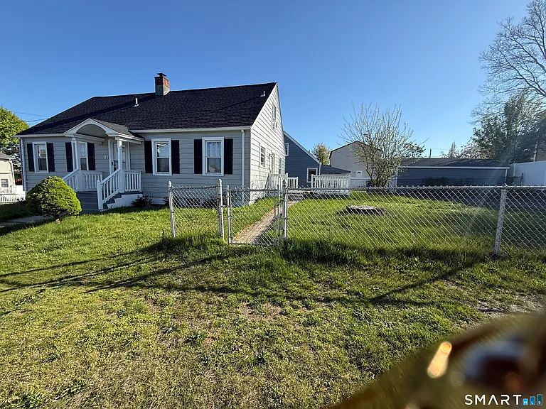 11 Colony St — Photo 3
