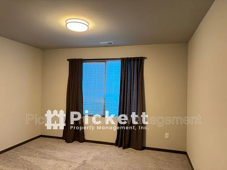 5146 Granger St — Photo 9