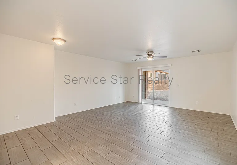 25235 W La Mont Ave — Photo 9