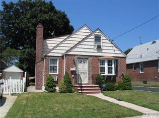45 Frank St, Valley Stream, NY 11580