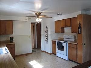 4th image of 27 Christophel Dr