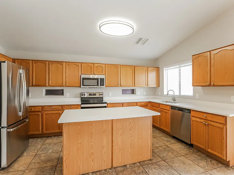 1114 E Fraktur Rd — Photo 8