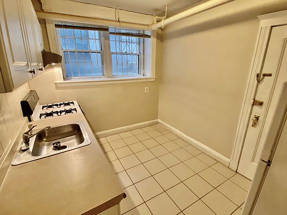 4th image of 29 Mount Hood Rd APT 14