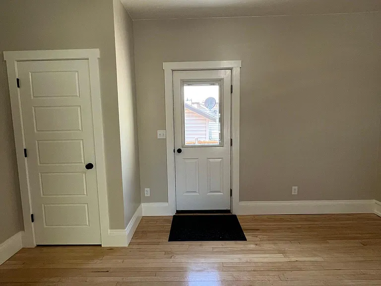 802 W Evelyn St — Photo 9
