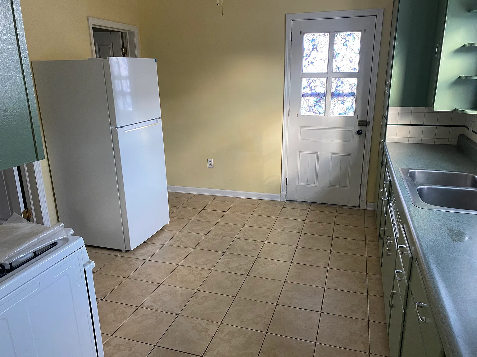 2 bed, 768 sqft, $1,300 — Photo 4