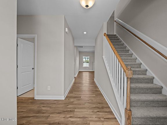4th image of 1075 Appaloosa Trail