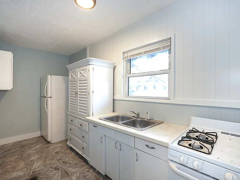 1910 Corning Ave #1 — Photo 9