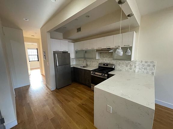 2nd image of 526 Kosciusko St #3AA