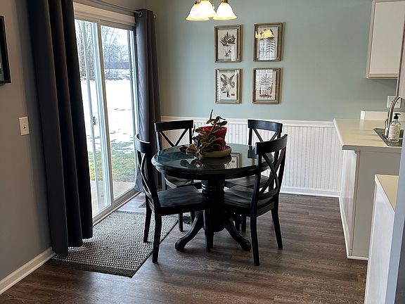 4th image of 625 Arrowwood Ct