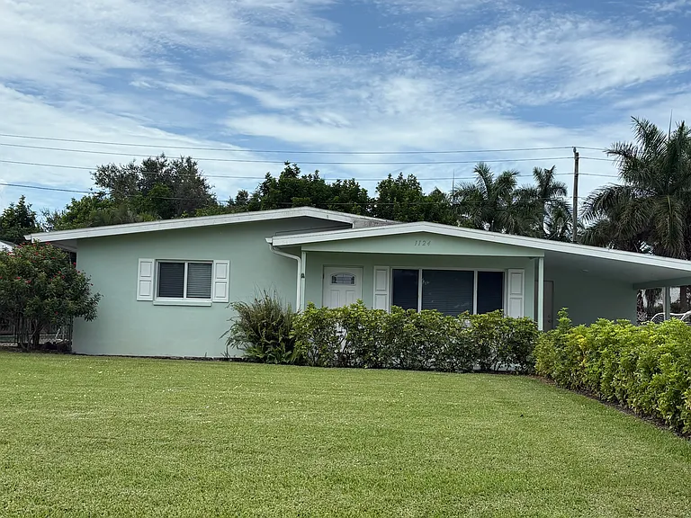 1124 Hilltop Dr — Photo 1