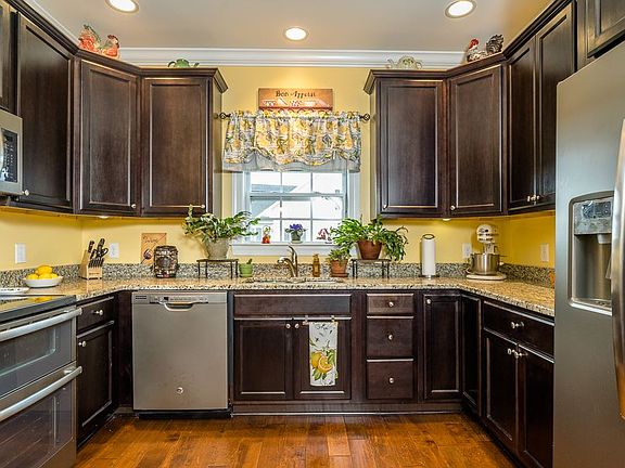 2nd image of 10067 Dalmatian Dr