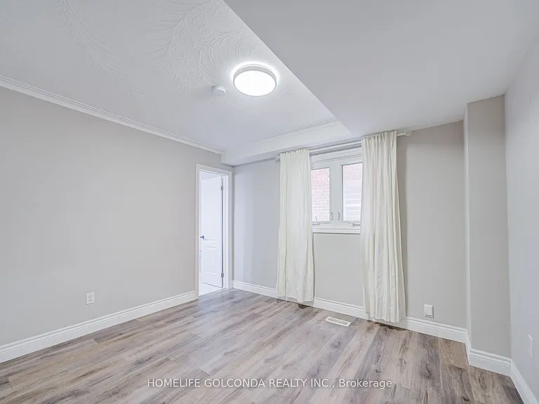 59 Wolseley St #UPPER — Photo 4