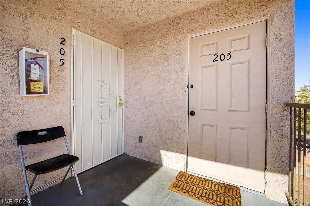 2 bed, 2.0 bath, 3936 sqft, $1,350 — Photo 1