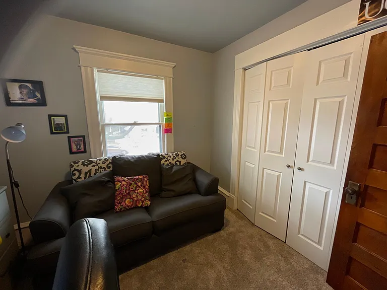 3012 Charlotte St — Photo 8