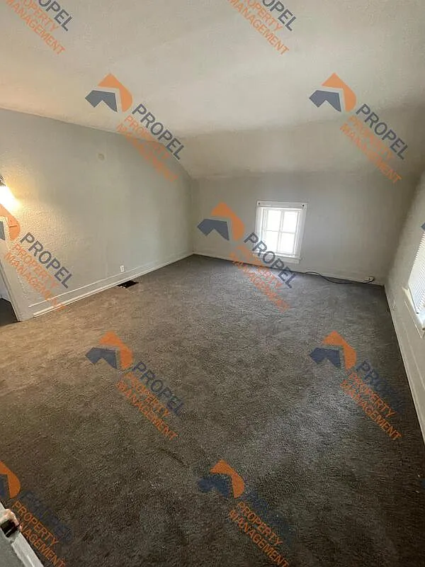 Building Photo - 411 W 3rd St #2