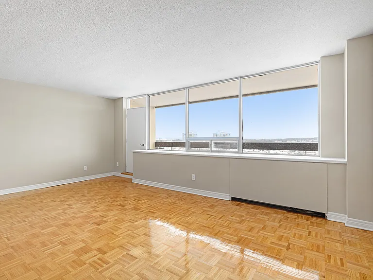 211 Wurtemburg St — Photo 35