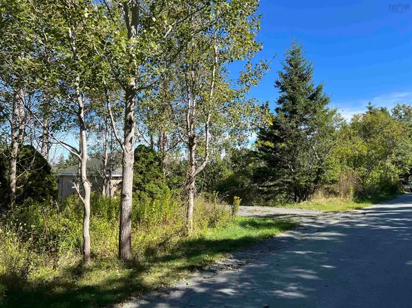35 Rainbow Haven Dr, Halifax, NS B3G 1K8