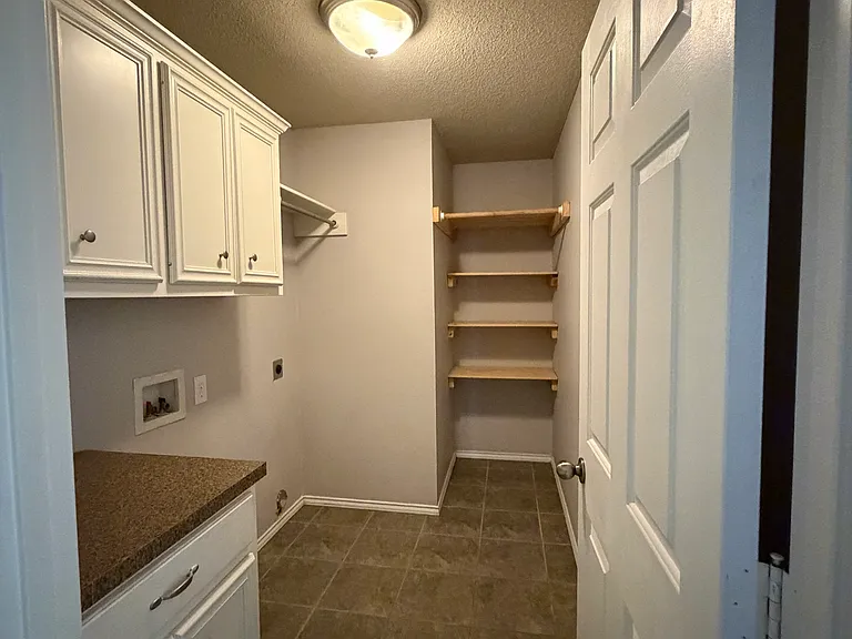 1001 Pontiac Ave — Photo 1