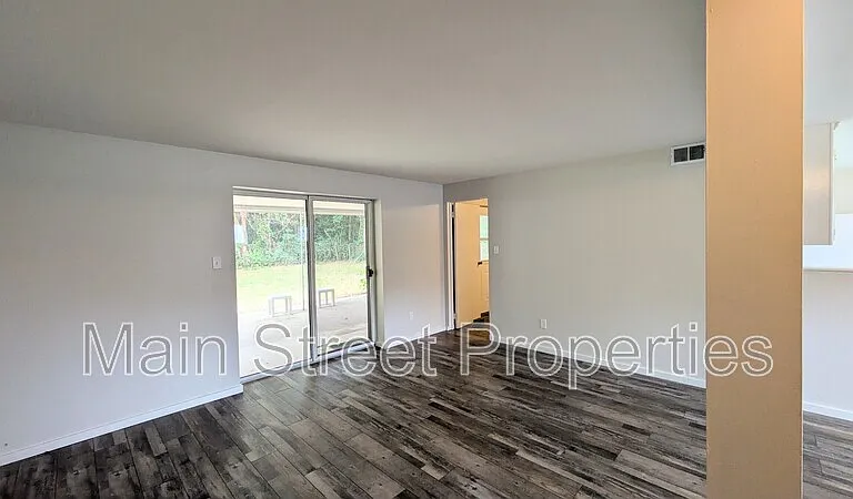 2117 Pullman Cir — Photo 16