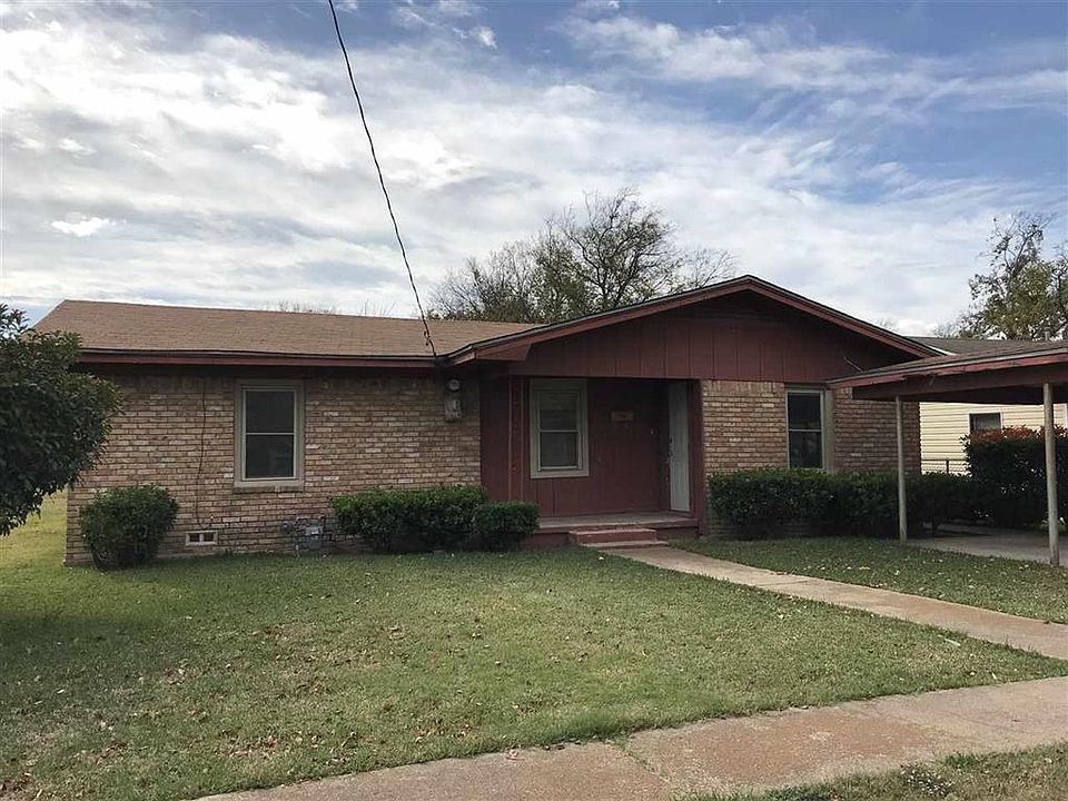 1st image of 211 N Waco St