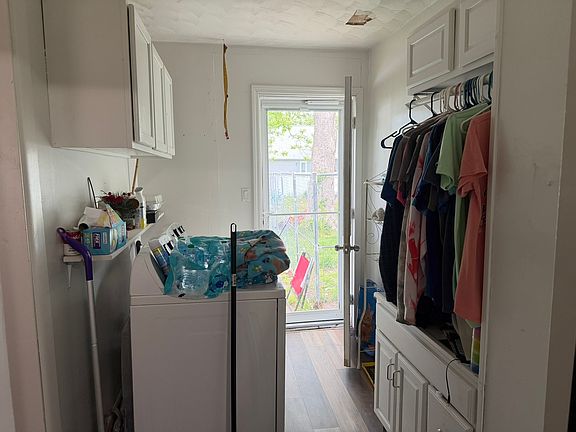 5th image of 219 E Williams St