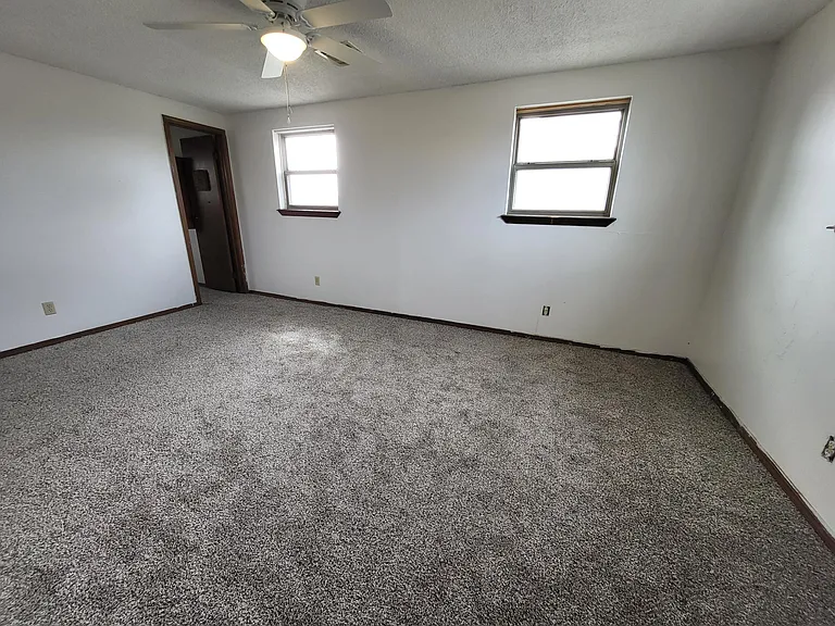 2620 N Brenda Ave — Photo 15