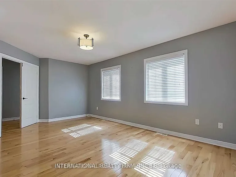 2 Dolce Cres — Photo 16