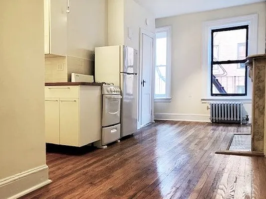 Rented by City Connections Realty | media 27