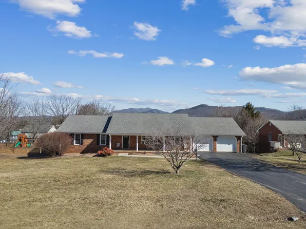 323 Winesap Rd, Roanoke, VA 24019