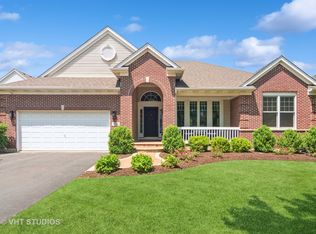 551 N Prairie Ln, Lake Zurich, IL 60047