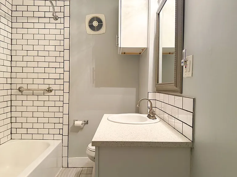 2710 Clements St — Photo 4