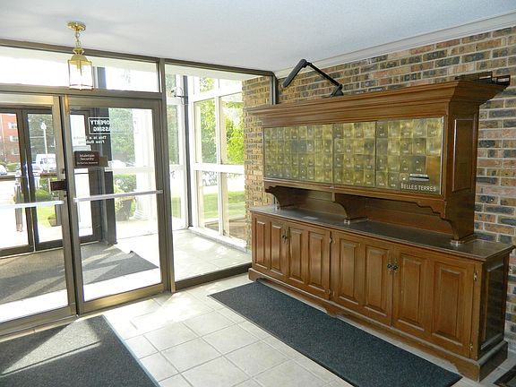 4th image of 1060 N Farnsworth Ave #14