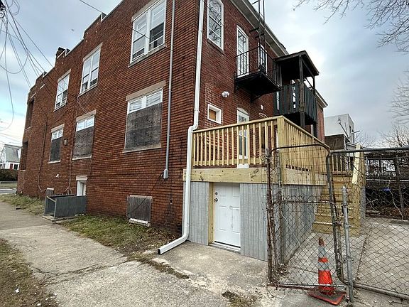 3rd image of 161 Phillips Ave #1