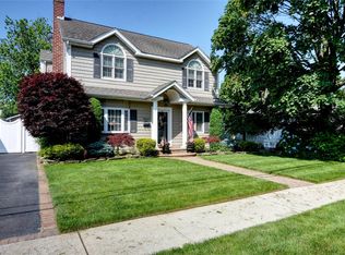 2644 Colonial Ave, Merrick, NY 11566