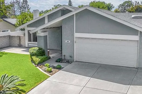 5641 Lynnbrook Plz Photo 1