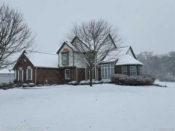 5370 Bridge Trl W, Commerce Township, MI 48382