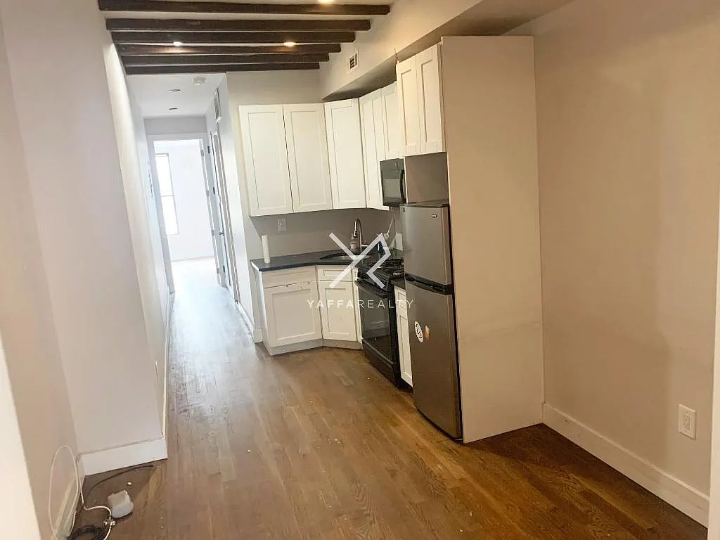 787 Hart Street — Photo 2