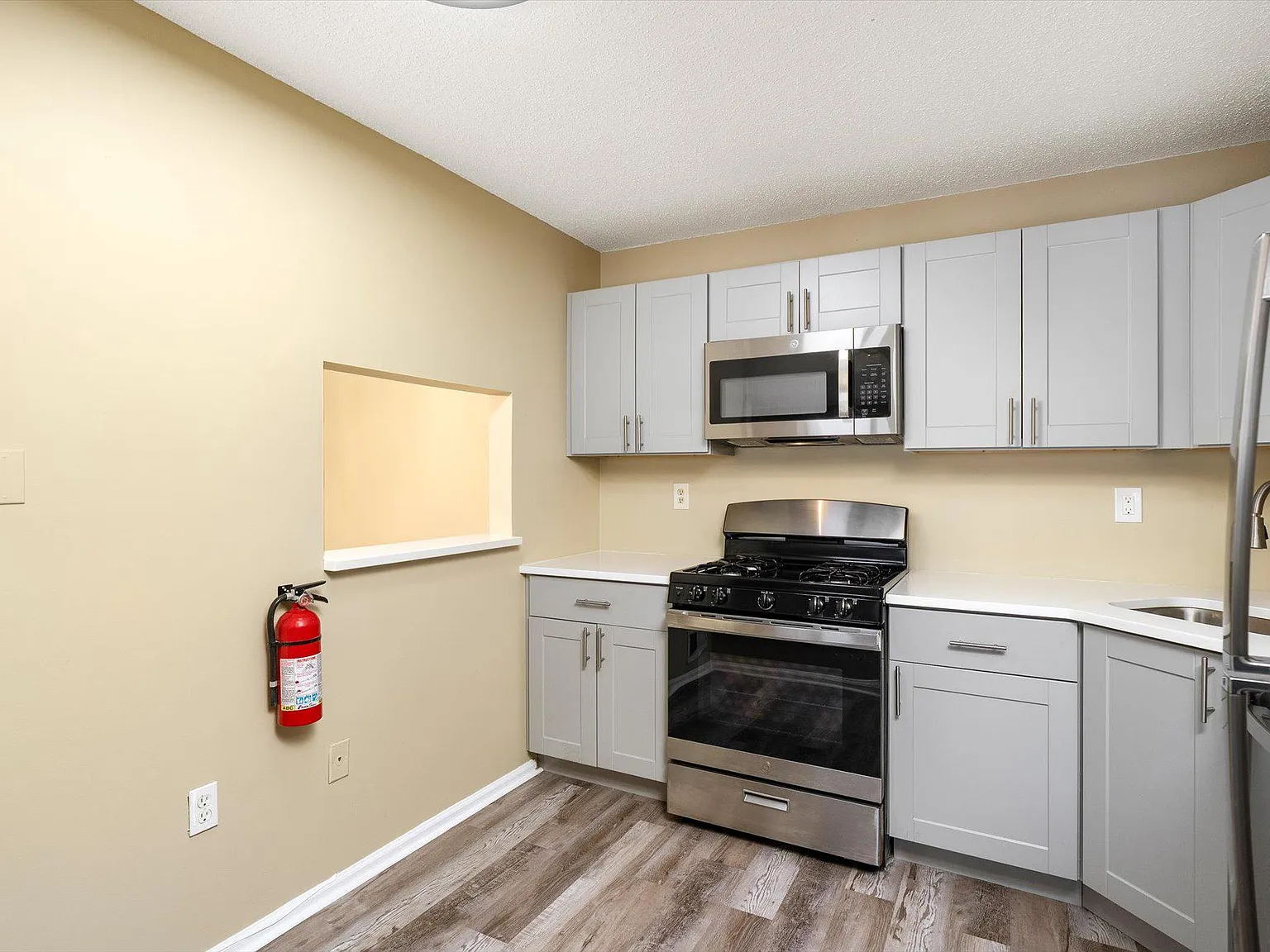 2 bed, 2.0 bath, 1203 sqft, $2,200 — Photo 3