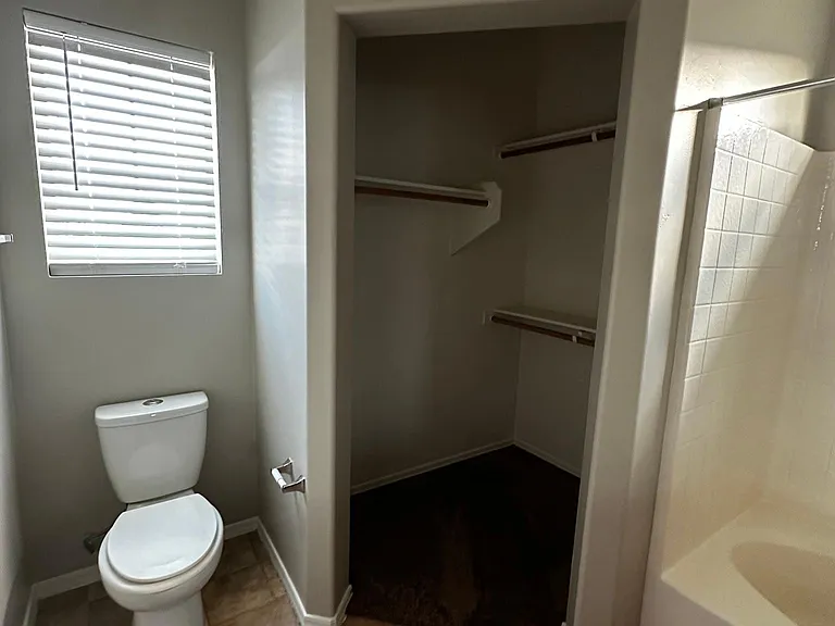 2450 W Glenrosa Ave — Photo 14