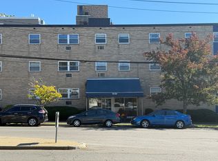 5050 Washington St APT 553, West Roxbury, MA 02132