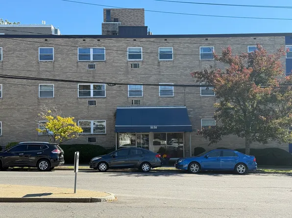 5050 Washington St APT 553, West Roxbury, MA 02132